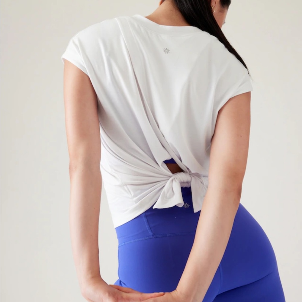 🌟NWT Athleta Explore Tee! 🌟